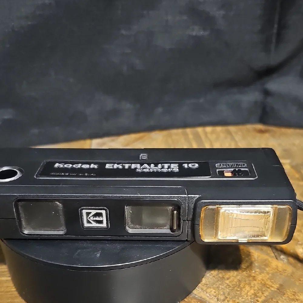 Kodak Ektralite 10 Camera - Black and Silver
